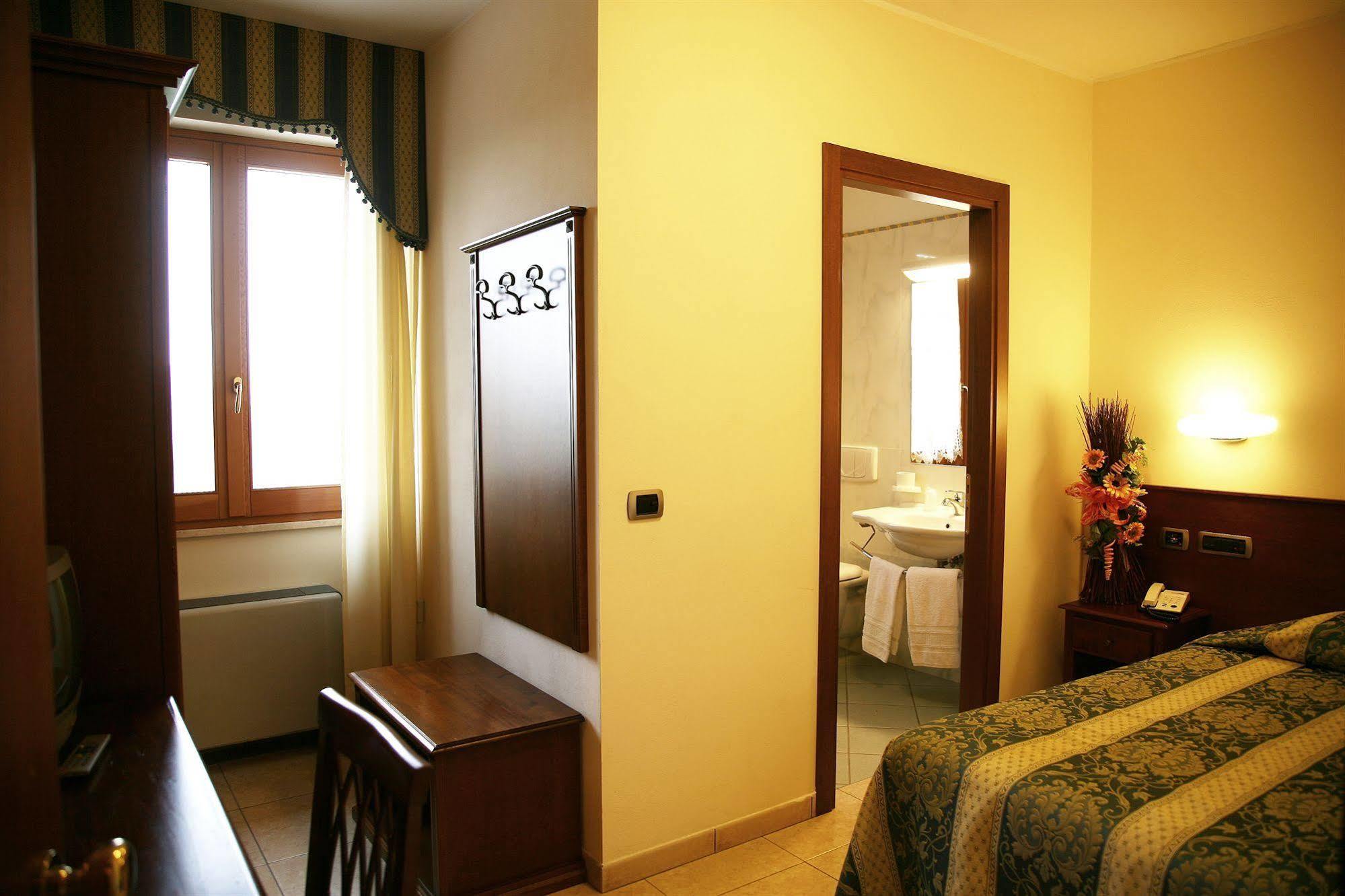 Hotel Tiziana Montepulciano Stazione Eksteriør billede